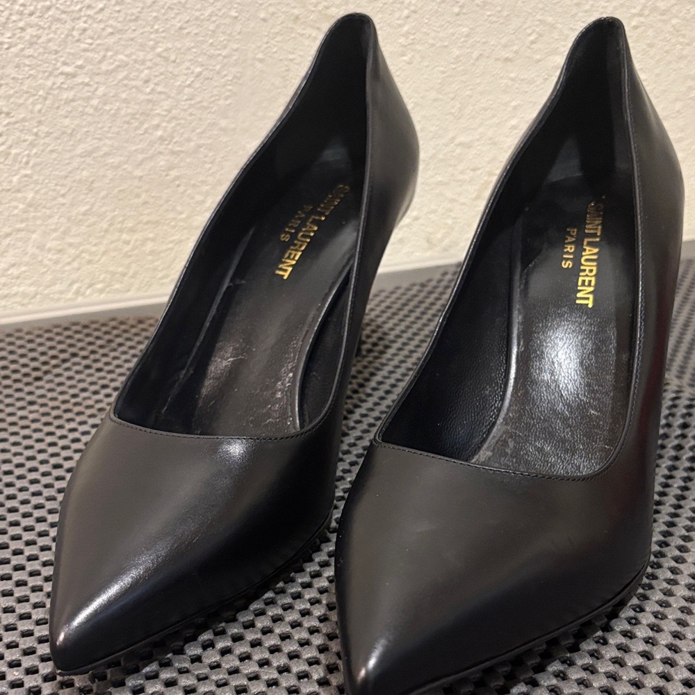 Saint Laurent Classic Black Leather Heels